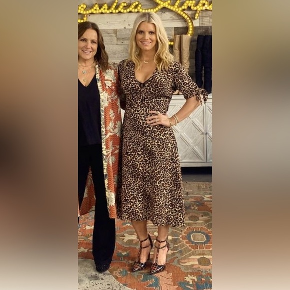 Jessica Simpson Dresses & Skirts - Jessica Simpson Cecelia Leopard Print Dress